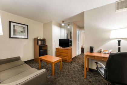 Quality Inn & Suites - image 8