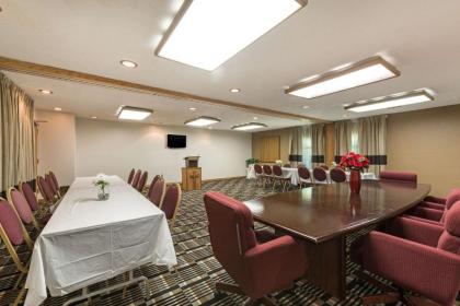 Quality Inn & Suites - image 9