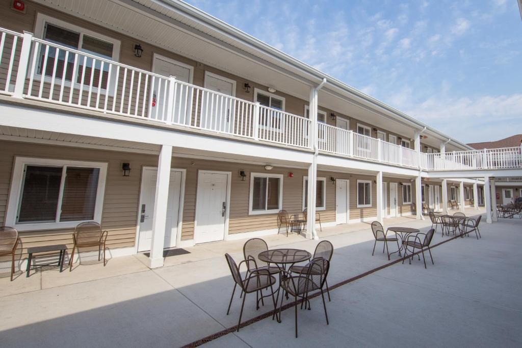 Affordable Suites of America Portage - image 3