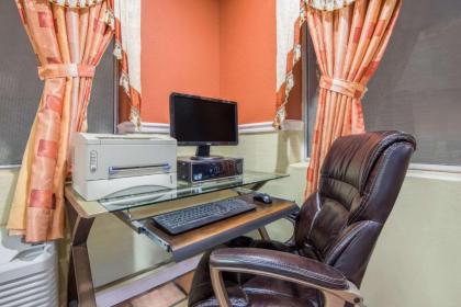 Super 8 by Wyndham Portales - image 10