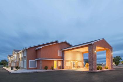 Super 8 by Wyndham Portales - image 4
