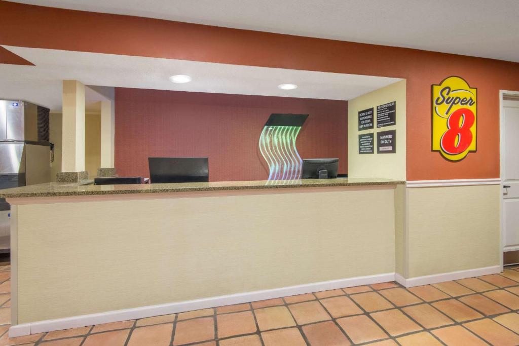 Super 8 by Wyndham Portales - image 5