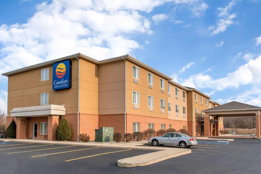 Comfort Inn & Suites Near Indiana Dunes State Park - main image