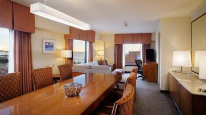 Hilton Garden Inn Portland Downtown Waterfront - image 9