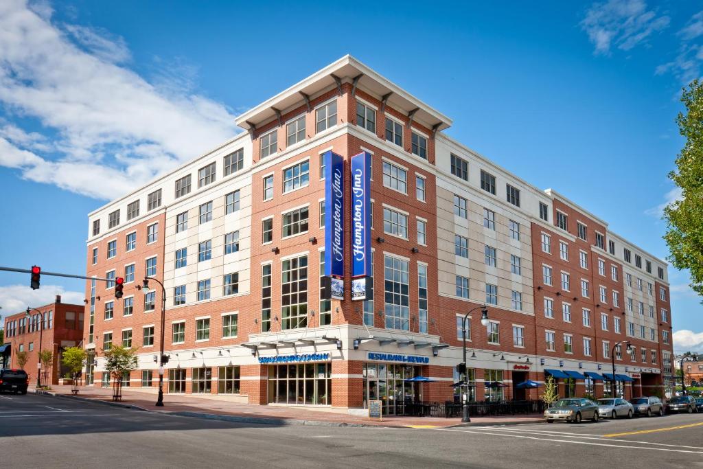 Hampton Inn Portland Downtown Waterfront - main image
