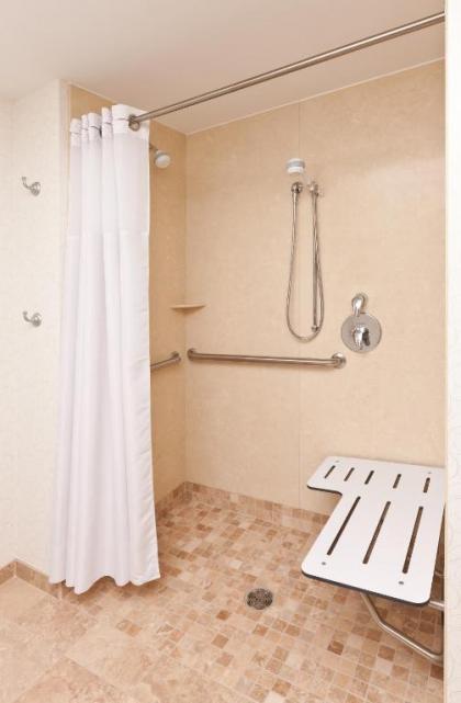 Hampton Inn Portland Downtown Waterfront - image 2