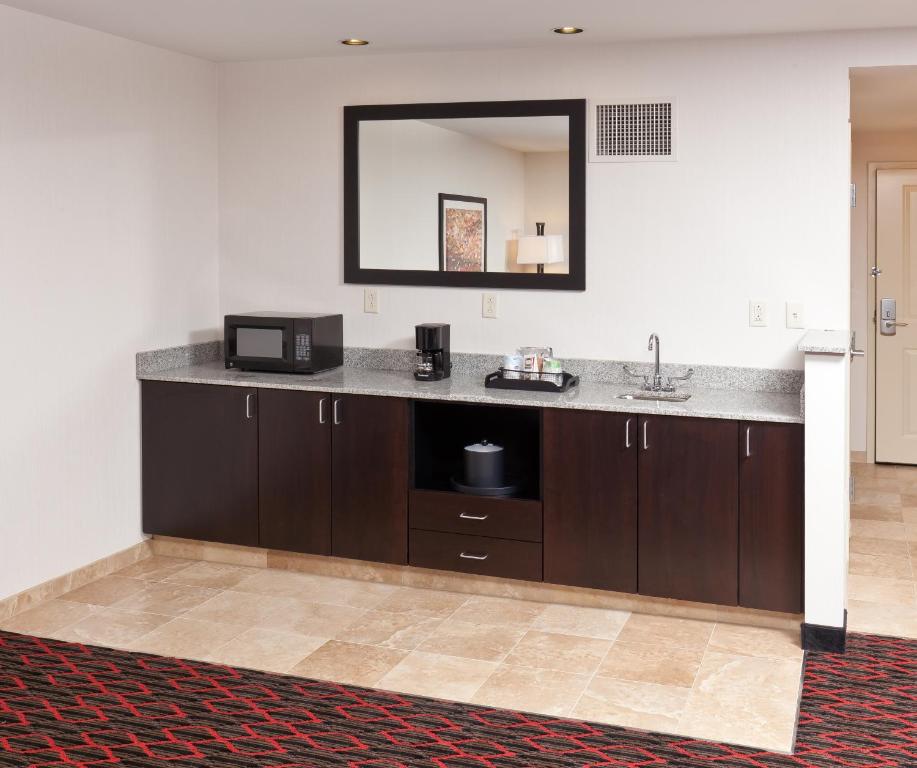 Hampton Inn Portland Downtown Waterfront - image 6