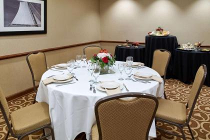 Clarion Hotel Airport Portland - image 10