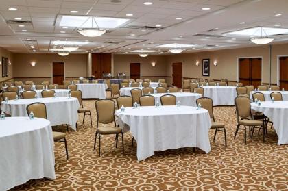 Clarion Hotel Airport Portland - image 12