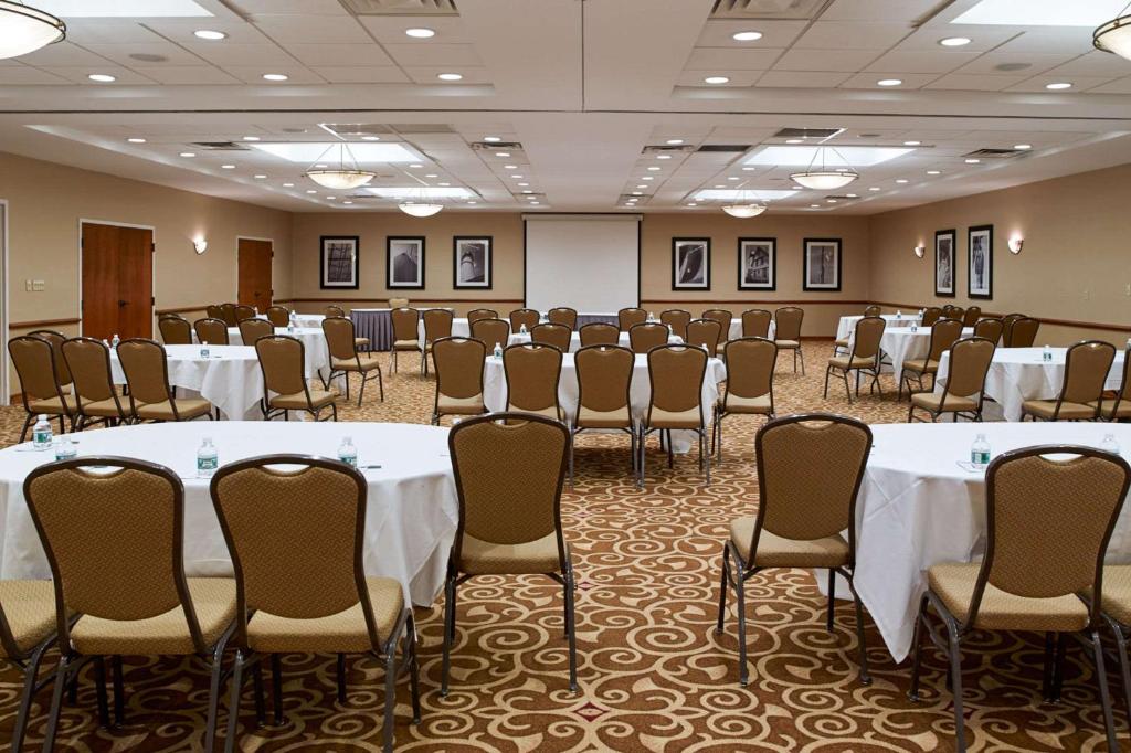 Clarion Hotel Airport Portland - image 2