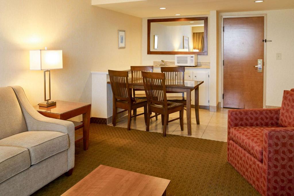 Clarion Hotel Airport Portland - image 3