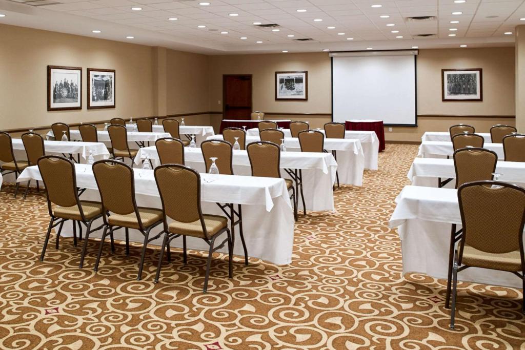 Clarion Hotel Airport Portland - image 6
