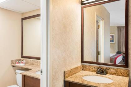 Ramada Plaza by Wyndham Portland - image 12