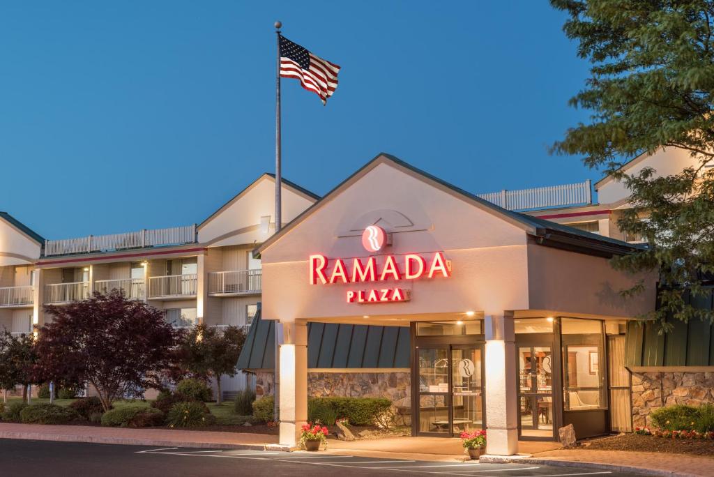 Ramada Plaza by Wyndham Portland - image 4