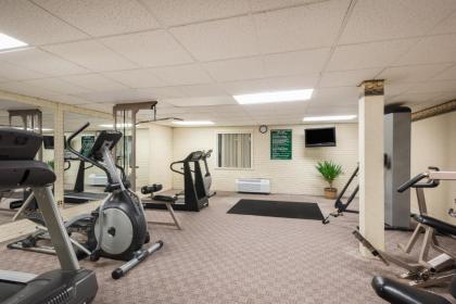 Ramada Plaza by Wyndham Portland - image 7