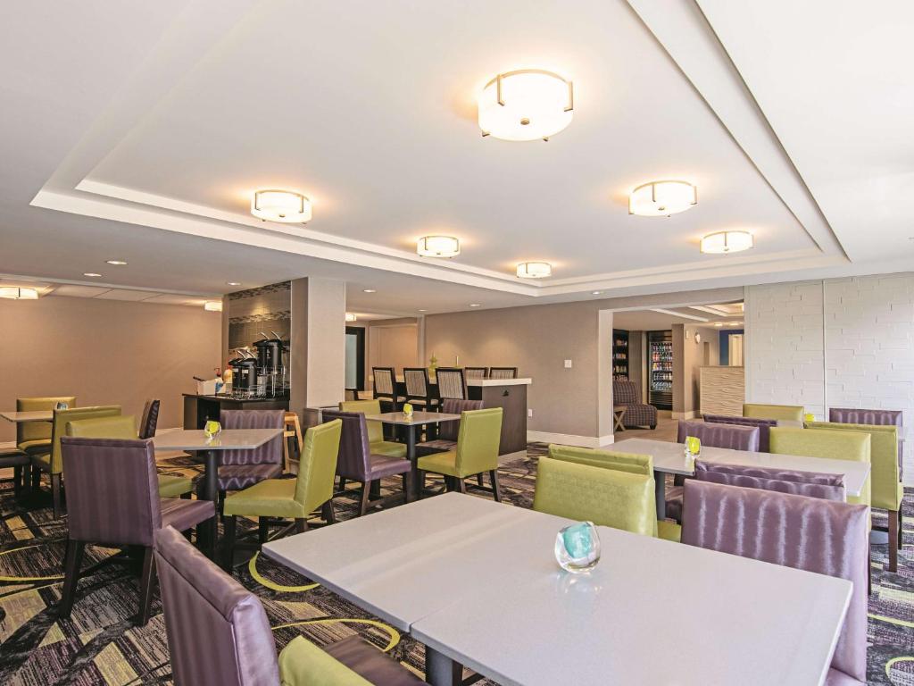 La Quinta by Wyndham Portland - image 3