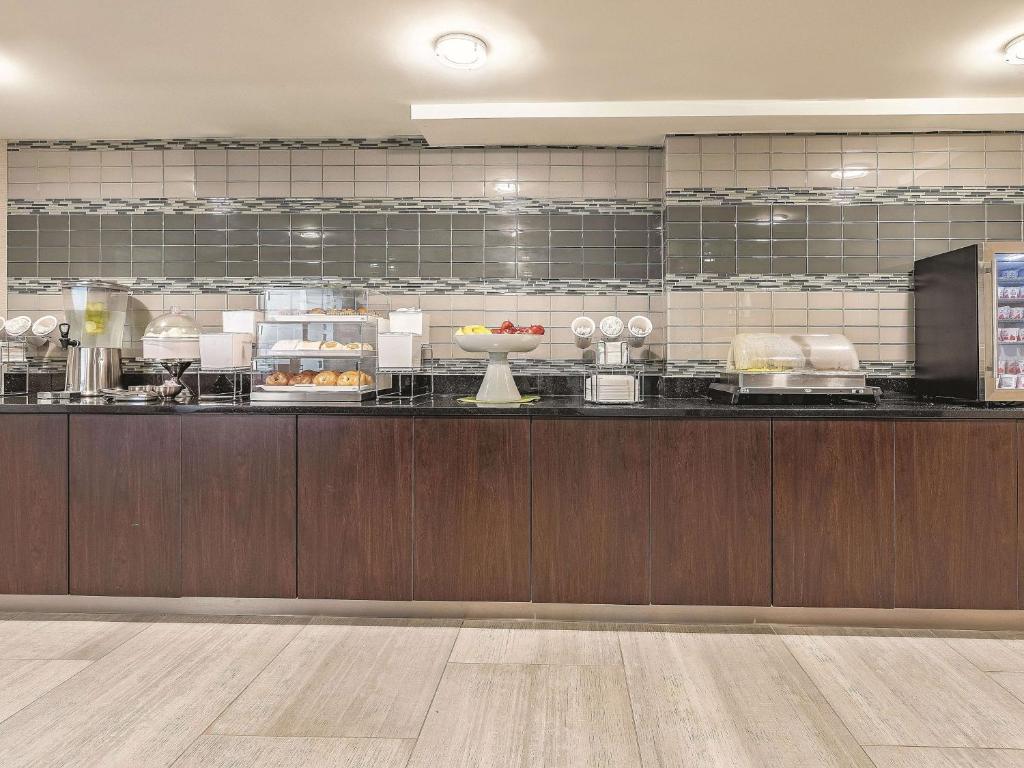 La Quinta by Wyndham Portland - image 7