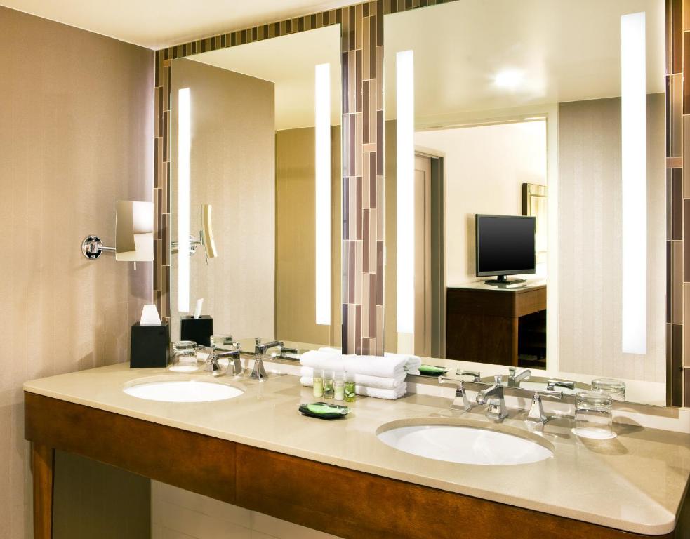The Westin Portland Harborview - image 3
