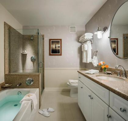 Portland Harbor Hotel - image 15