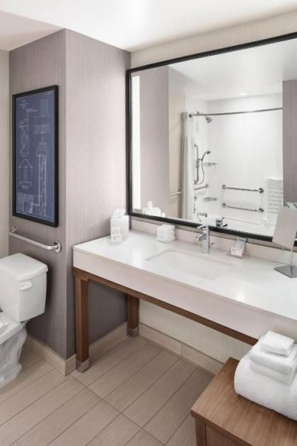 Courtyard by Marriott Portland Downtown/Waterfront - image 12