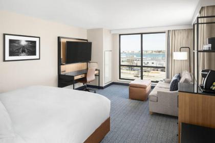 Courtyard by Marriott Portland Downtown/Waterfront - image 13