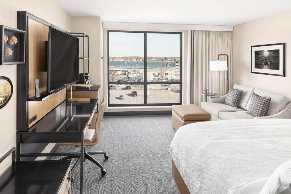 Courtyard by Marriott Portland Downtown/Waterfront - image 5