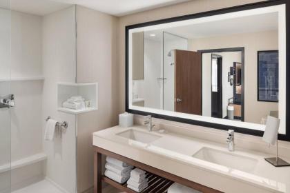 Courtyard by Marriott Portland Downtown/Waterfront - image 6