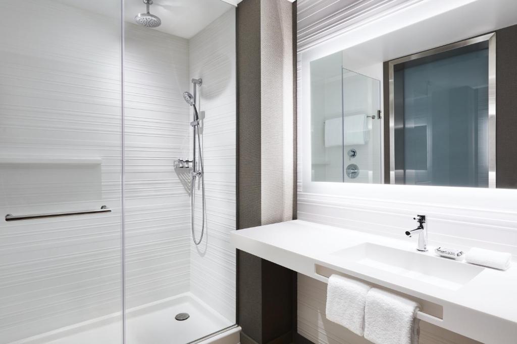 AC Hotel by Marriott Portland Downtown/Waterfront ME - image 2