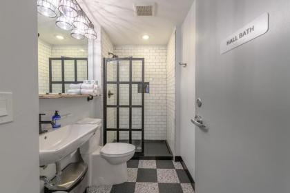 Black Elephant Hostel - image 10