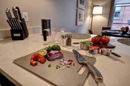 121 Middle an urban inn - image 10