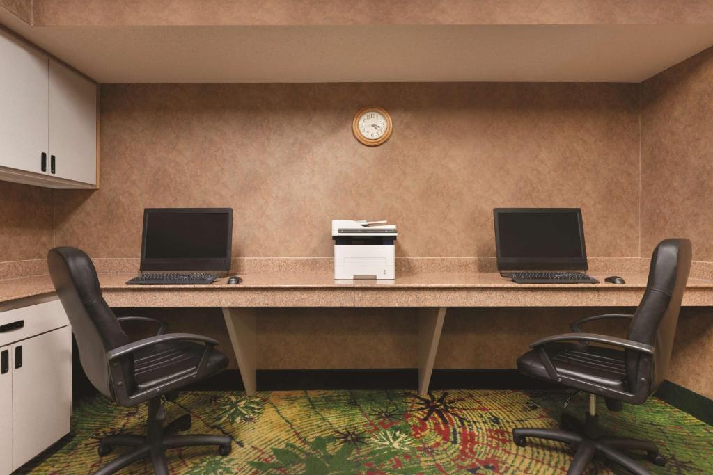 Country Inn & Suites by Radisson Portland TX - image 5
