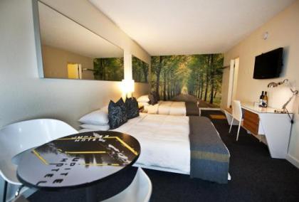 Jupiter Hotel - image 2