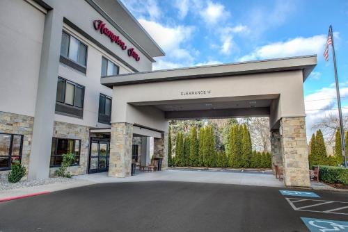 Hampton Inn Portland East - image 2