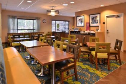 Hampton Inn Portland East - image 4