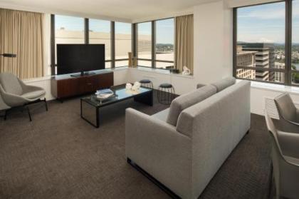 Hilton Portland Downtown - image 3