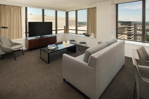 Hilton Portland Downtown - image 3