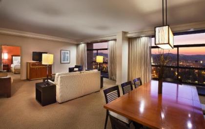 DoubleTree by Hilton Portland - image 4