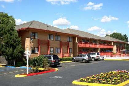 Howard Johnson by Wyndham Portland Airport Oregon