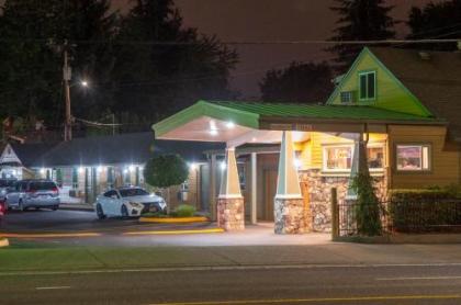 Nordic Inn and Suites - image 2