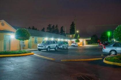 Nordic Inn and Suites - image 5