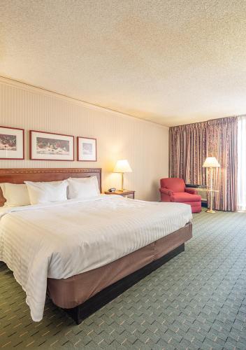 University Place Hotel and Conference Center - image 5