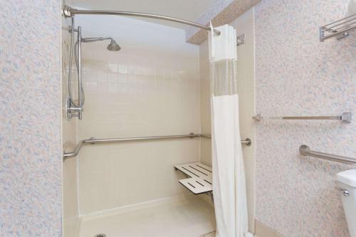 Ramada by Wyndham Portland - image 2