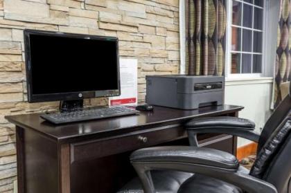Ramada by Wyndham Portland - image 3