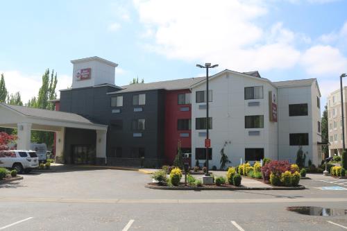 Best Western Plus Portland Airport Hotel & Suites - image 2