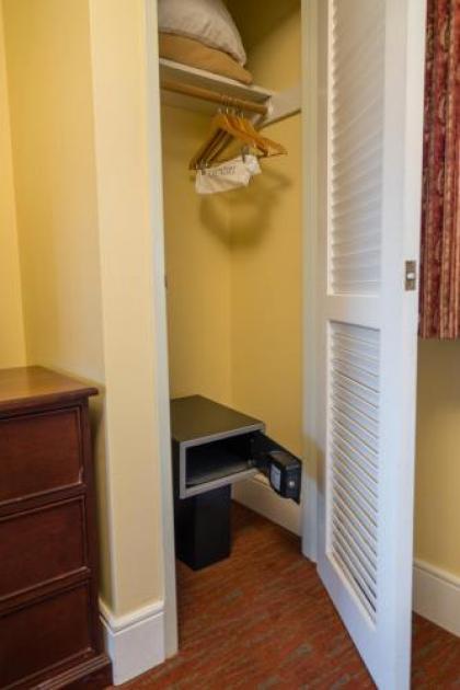 Park Lane Suites & Inn - image 3