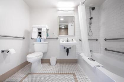 Park Lane Suites & Inn - image 4