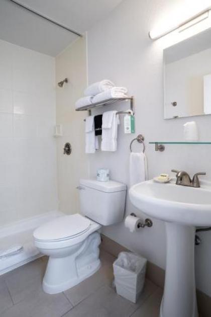 Park Lane Suites & Inn - image 5