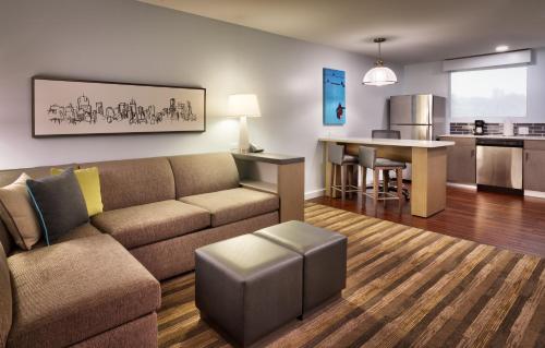 Hyatt House Portland / Downtown - image 2
