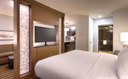 Hyatt House Portland / Downtown - image 5