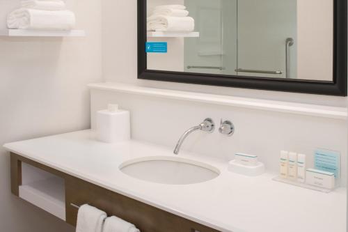 Hampton Inn And Suites By Hilton Portland-Pearl District - image 4
